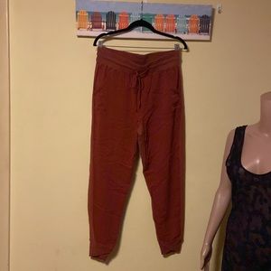 Seven 7 utility jogger in a rust color size M